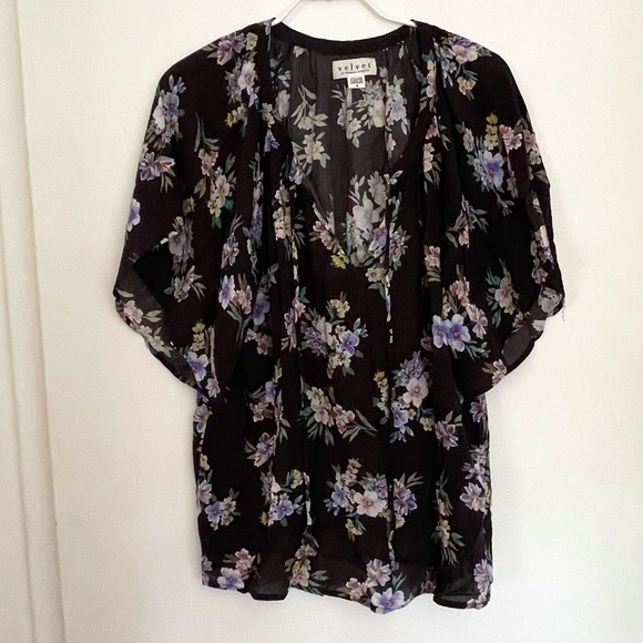 Short sleeve floral blouse by VELVET - Picture 1 of 3